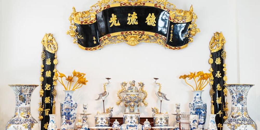 Dọn dẹp bàn thờ