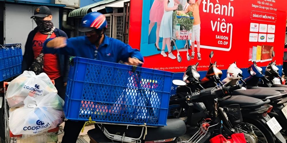 Giao quà Tết tận nhà
