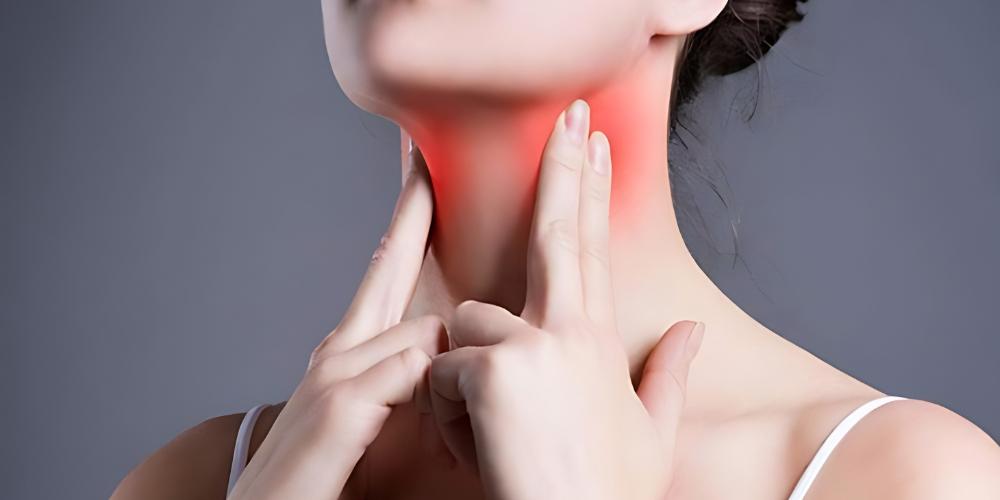 Khiến cổ họng khô rát, khàn giọng