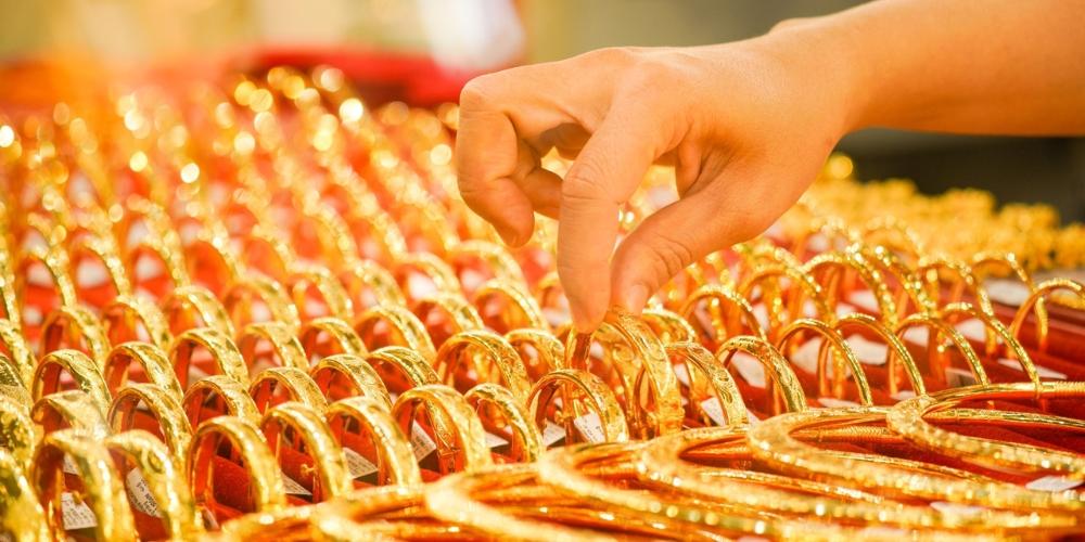 Mua vàng vào đầu năm mới