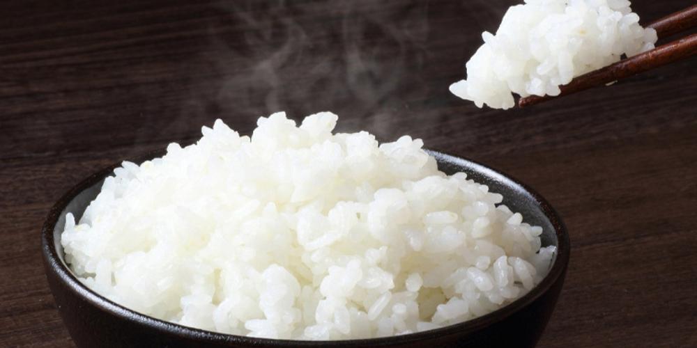 Cách nào uống bia không say? Ăn cơm trước khi uống