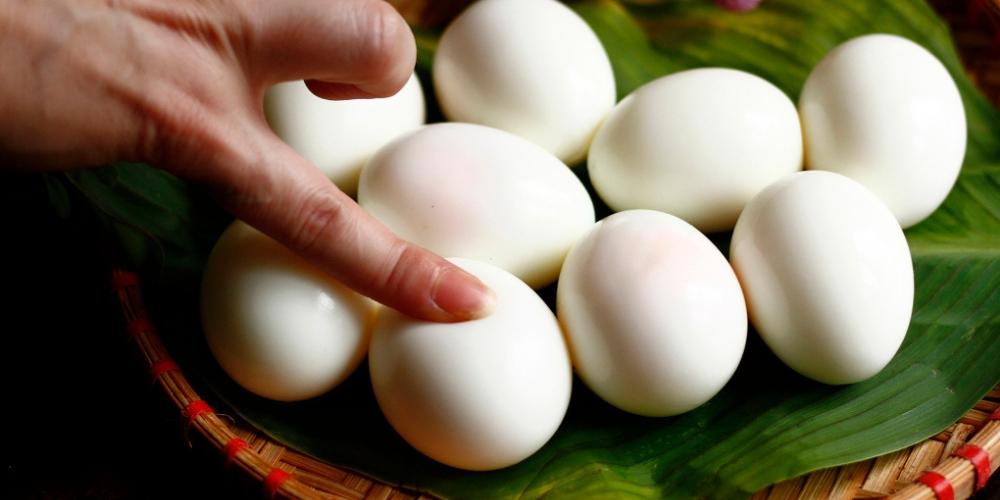 Bóc vỏ trứng