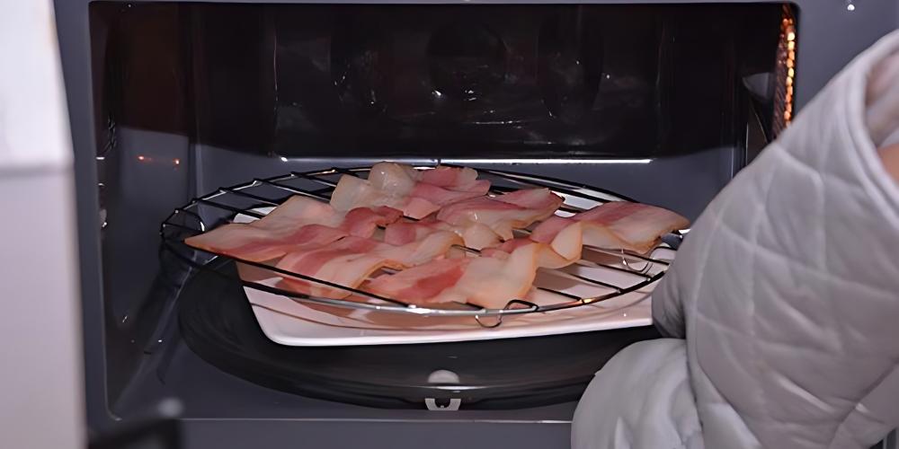 Đặt món nướng gần với trần lò