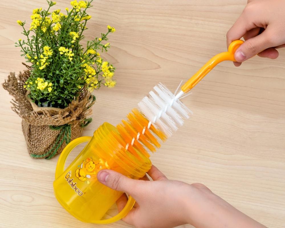 Vệ sinh dụng cụ và bình pha sữa