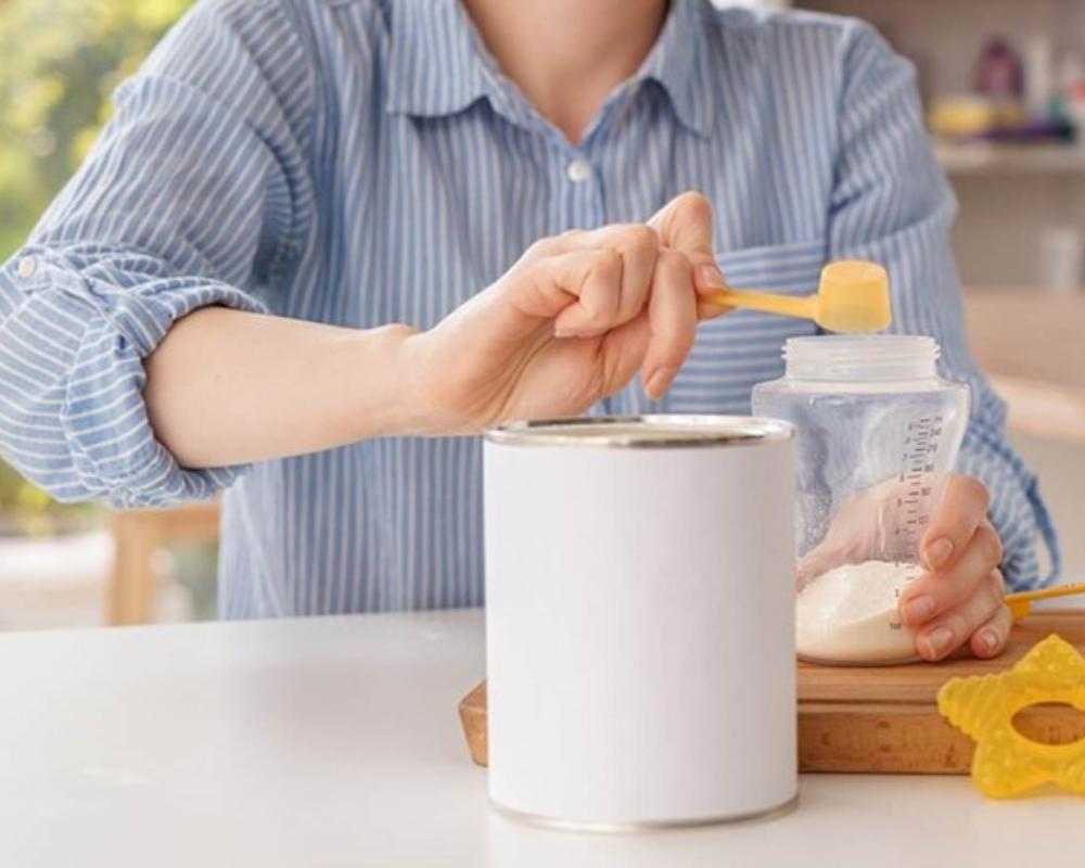 Tác hại khi pha sữa không đúng liều lượng cho bé