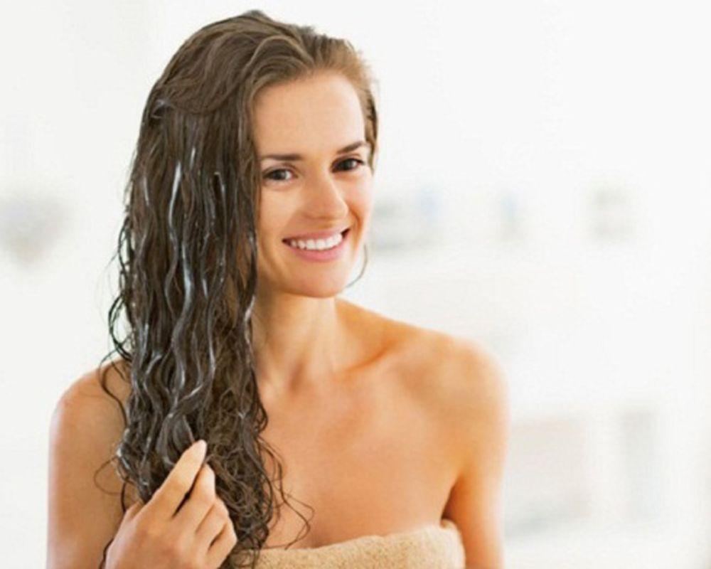 Dầu xả là sản phẩm chăm sóc tóc được sử dụng sau khi gội đầu