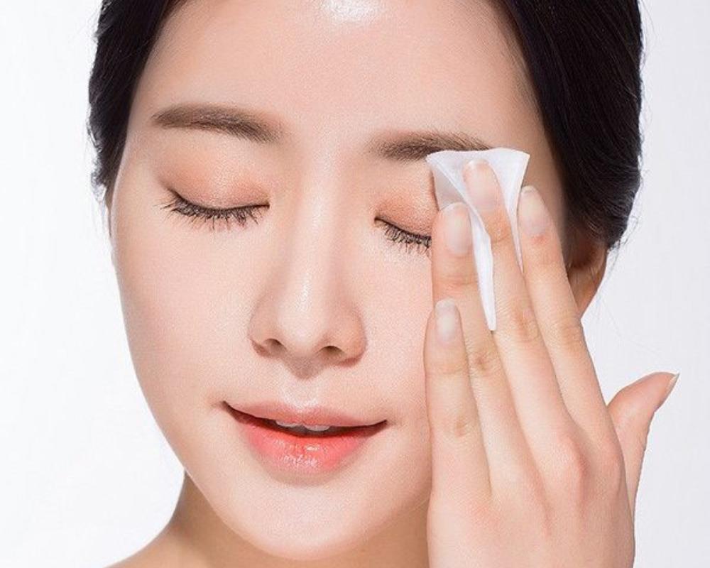 Dùng dầu dừa để tẩy trang