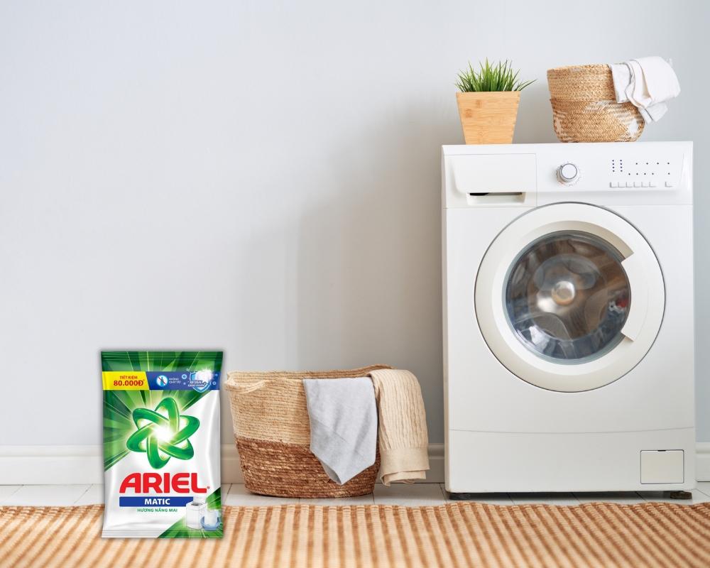 Bột giặt Ariel hương nắng mai 