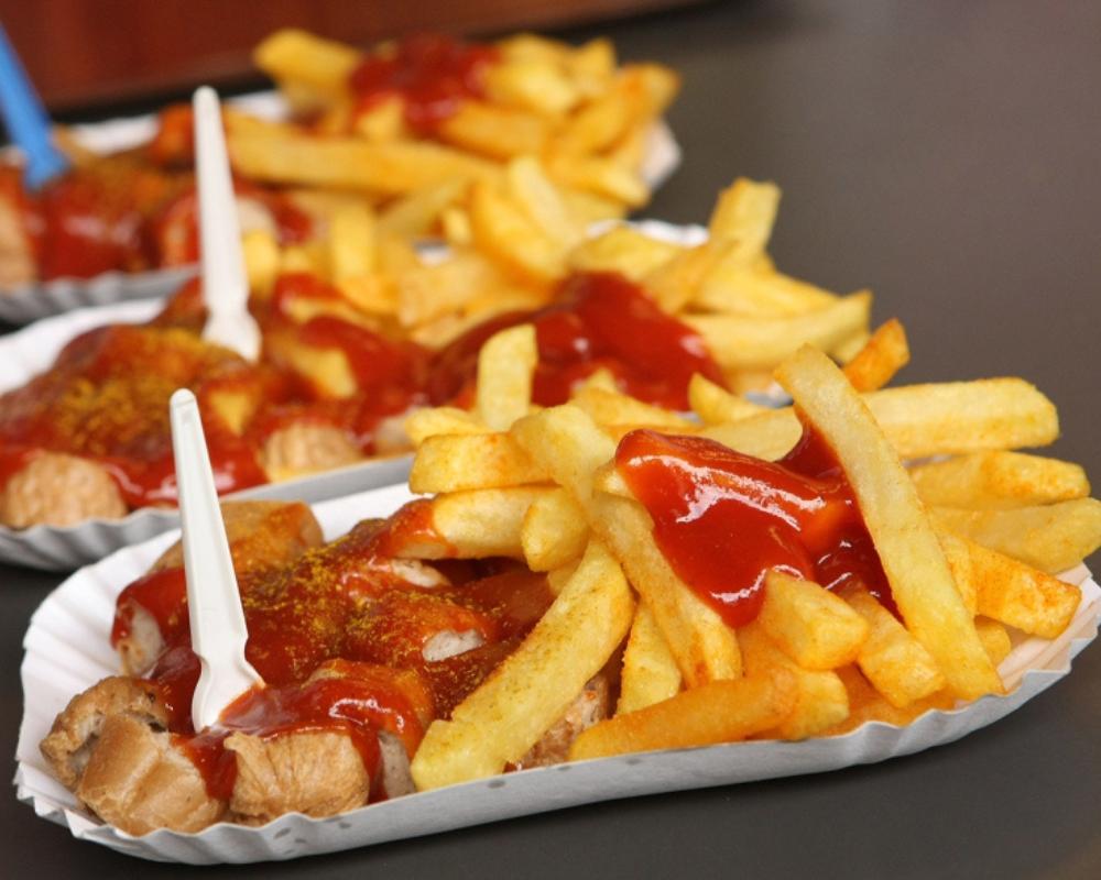 Xúc xích Currywurst ở Đức