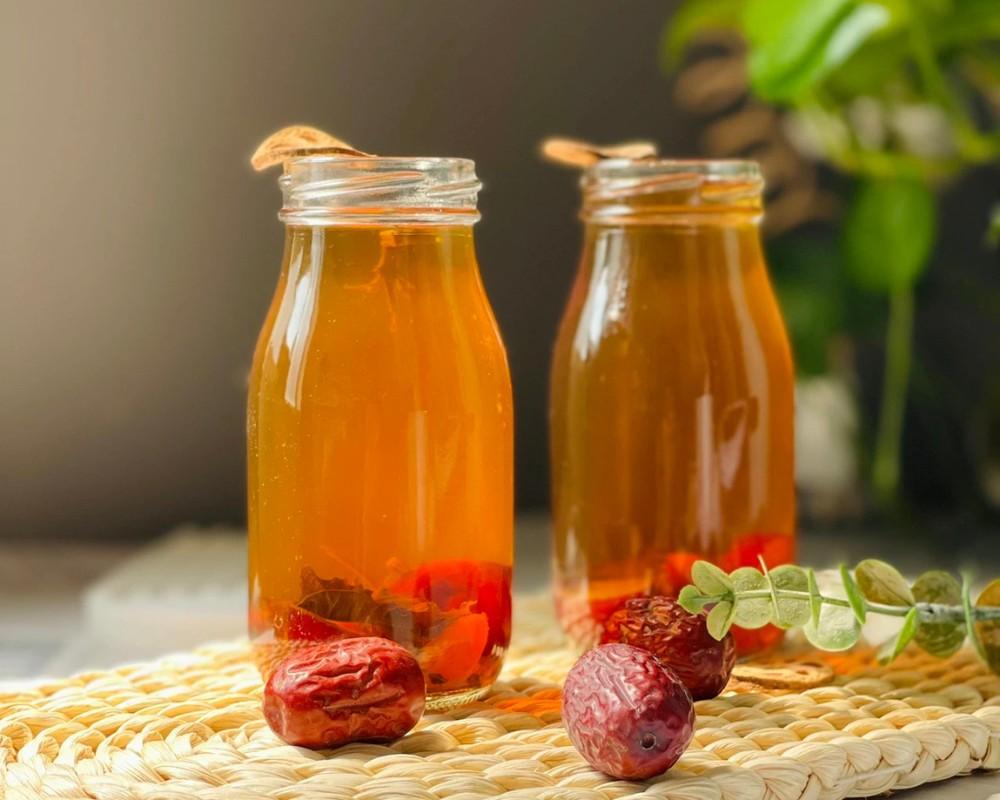 Trà táo đỏ khô và củ sen