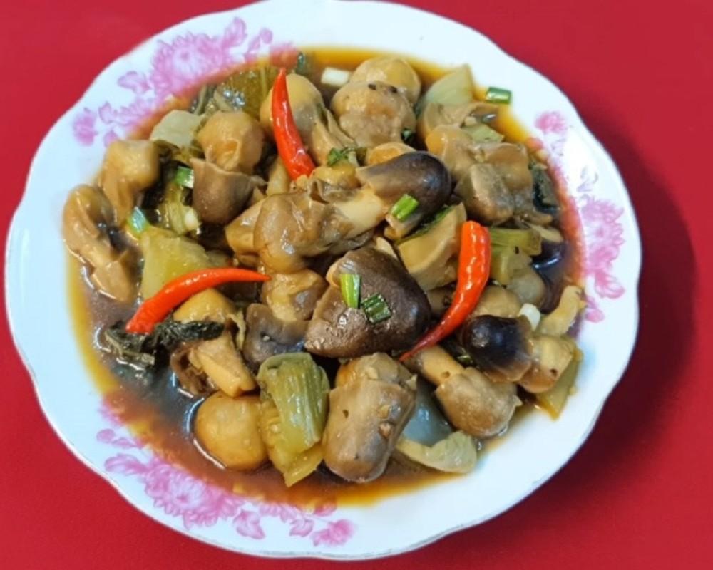 Nấm rơm xào dưa cải chua