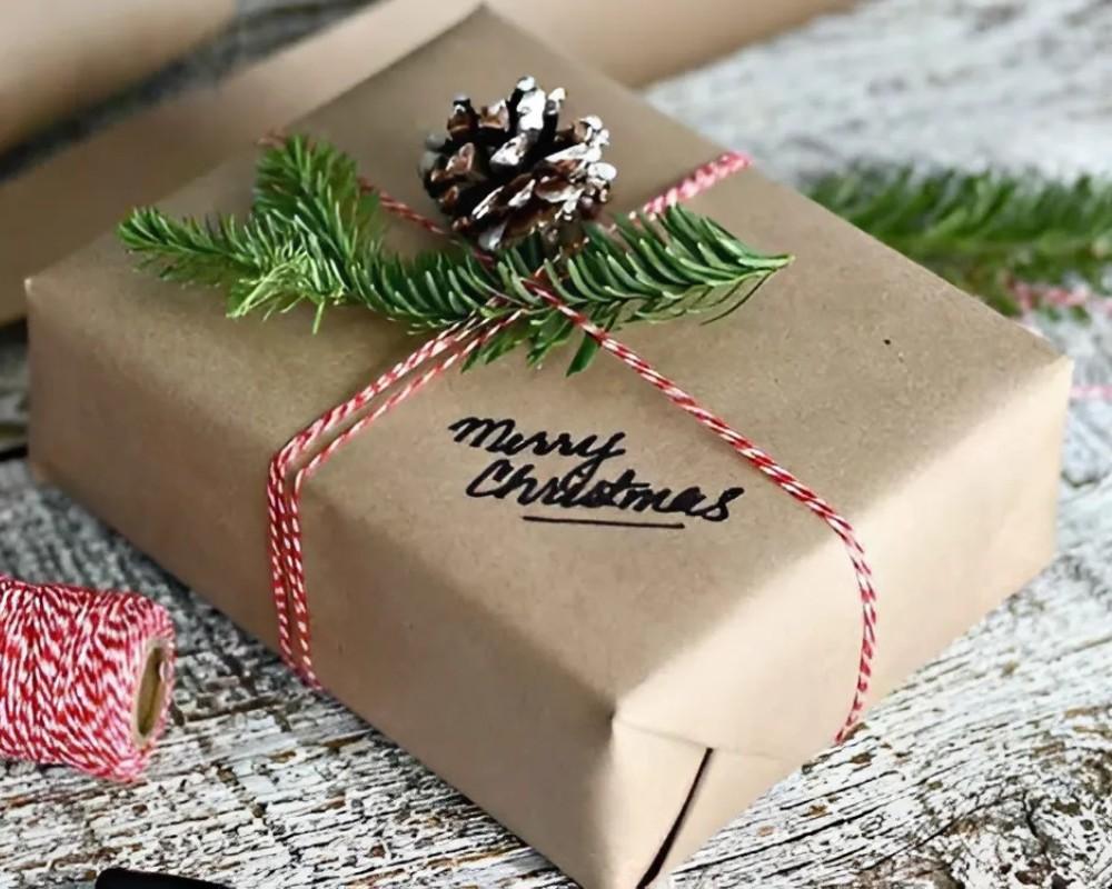 Làm hộp quà Giáng Sinh từ giấy carton