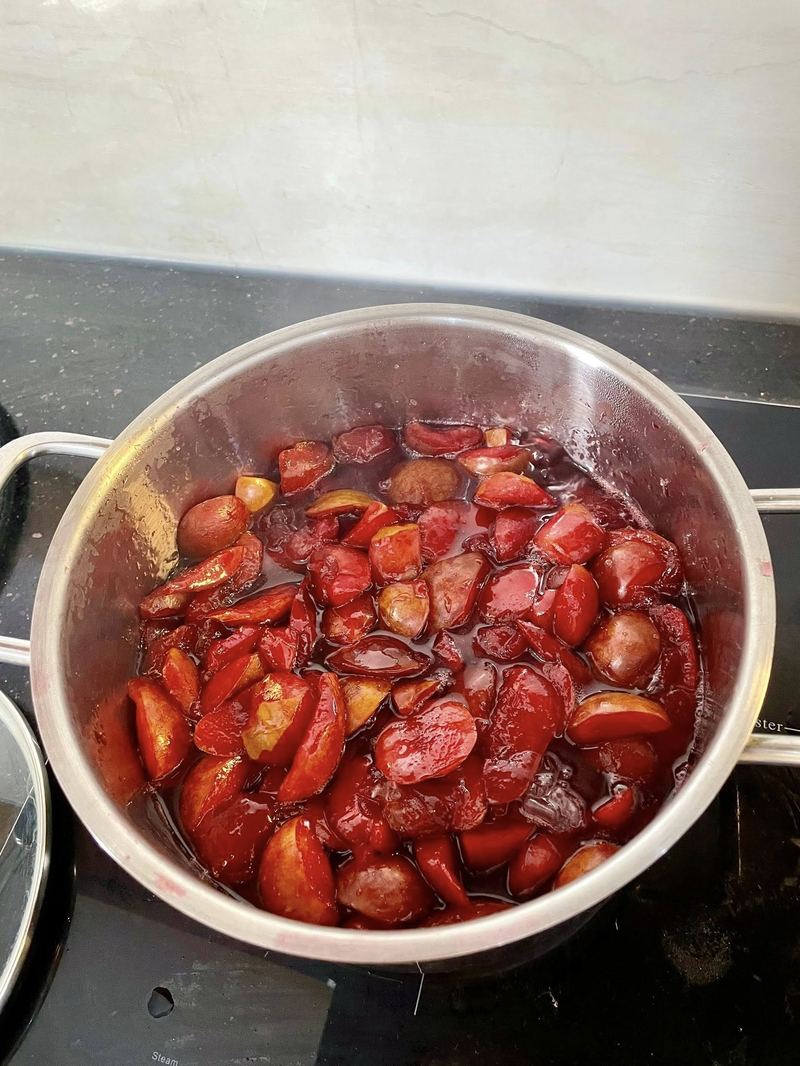 Chế biến thành siro là phương pháp hoàn hảo để lưu giữ hương vị mùa mận Bắc quanh năm.