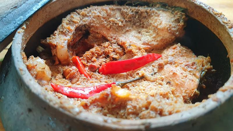 Cá kho làng Vũ Đại có vị thơm ngon đặc trưng, thịt cá dai ngọt chắc thịt