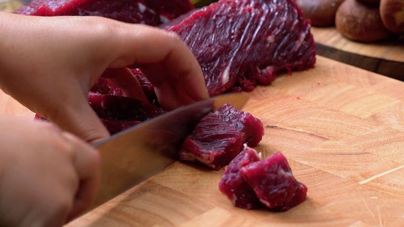 Mẹo sơ chế và cách làm mềm thịt bò khi chế biến