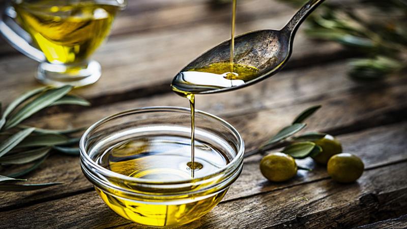 Dầu oliu nguyên chất giúp giảm đi các triệu chứng liên quan đến bệnh cơ xương khớp