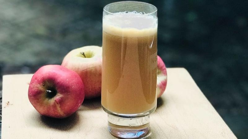 Nước ép táo cũng là một lựa chọn tuyệt vời cho buổi tối