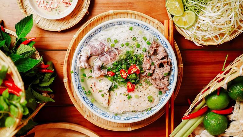 Bún quậy Phú Quốc kết hợp các hương vị chua, cay, mặn