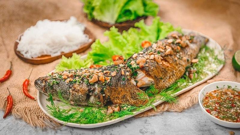 Cá lóc nướng trui được làm từ cá lóc đồng và nướng bằng rơm