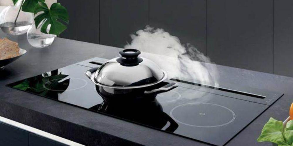 Bếp từ nên đặt tránh xa bếp gas hoặc lò vi sóng