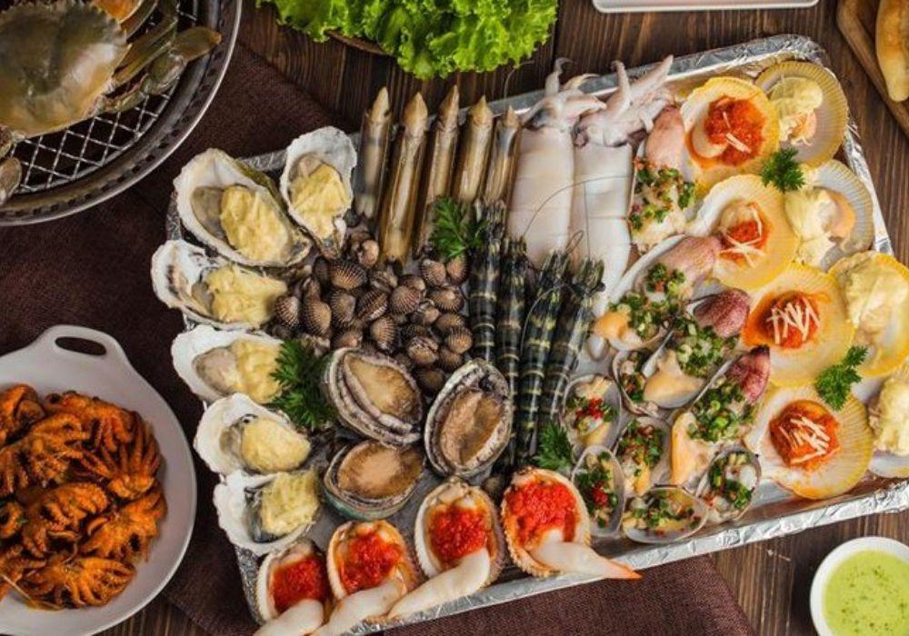 Hải sản (hay còn được gọi là thủy sản) là tất cả các thực phẩm từ đại dương và biển khơi