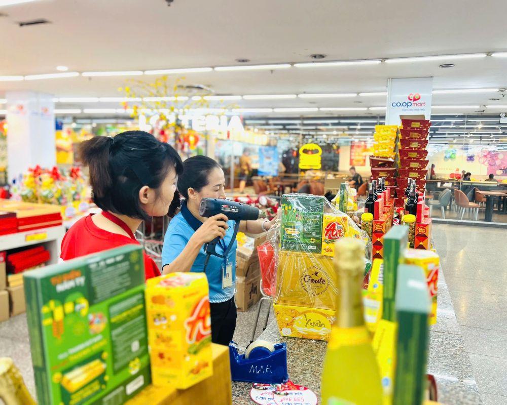 Giỏ quà Tết đa dạng, giá cả hợp lý
