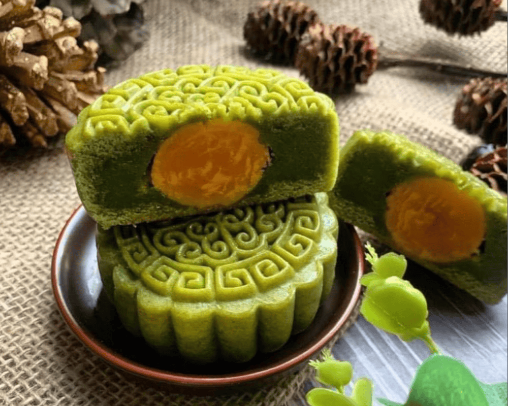 Bánh trung thu nhân đậu xanh – ngọt bùi, giàu tinh bột.