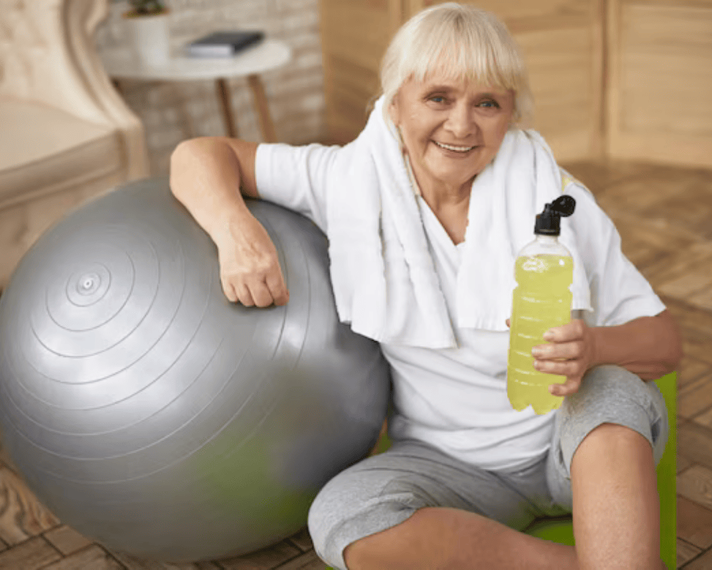 Kết hợp detox với vận động nhẹ cùng chế độ ăn cân bằng để an toàn cho sức khỏe