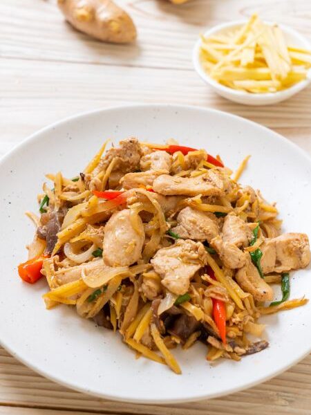 Gà kho gừng - Món ăn truyền thống sưởi ấm bữa cơm Việt trong ngày mưa