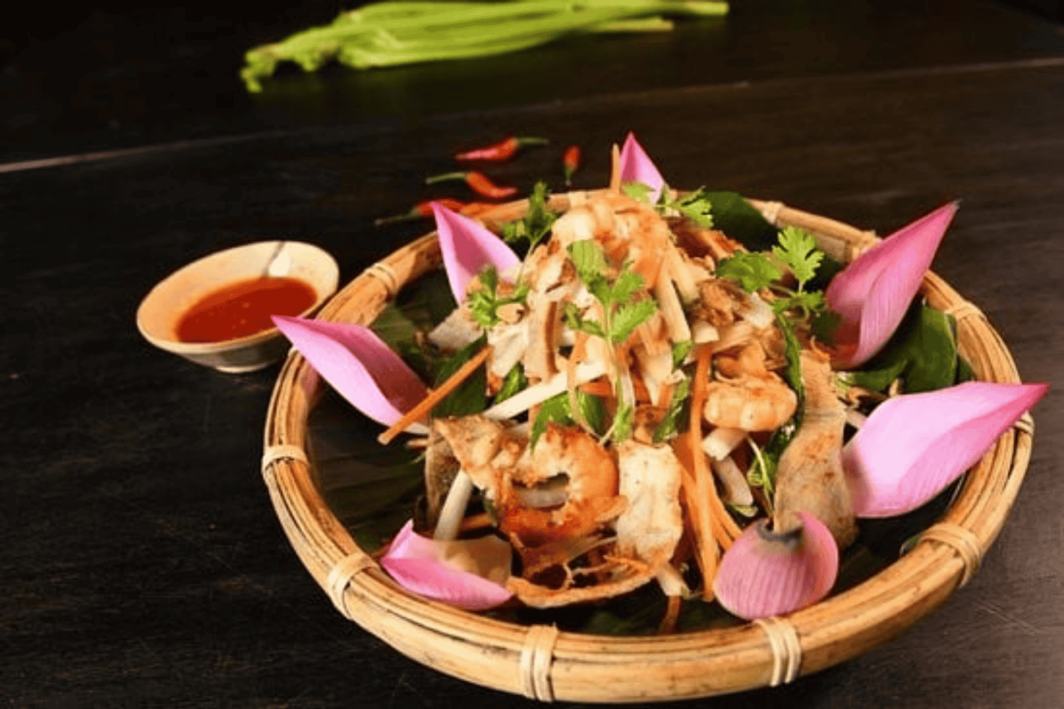 Gỏi ngó sen tôm hịt – Món trộn thanh mát, giòn ngon