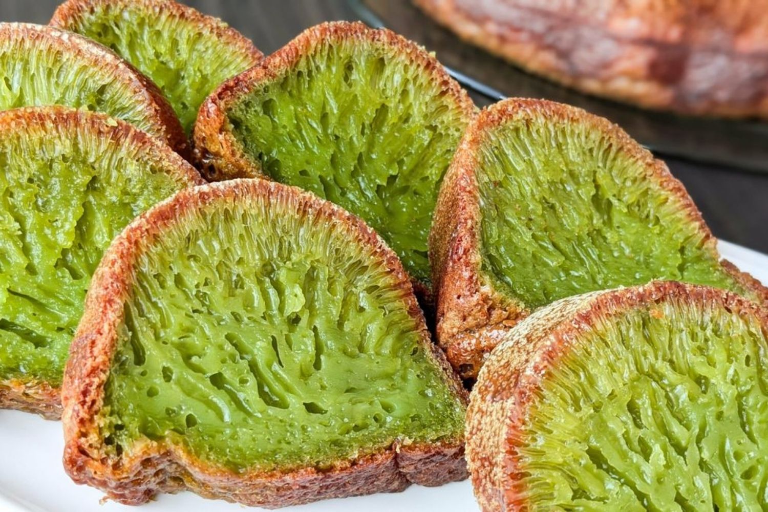 Bánh bò nướng lá dứa