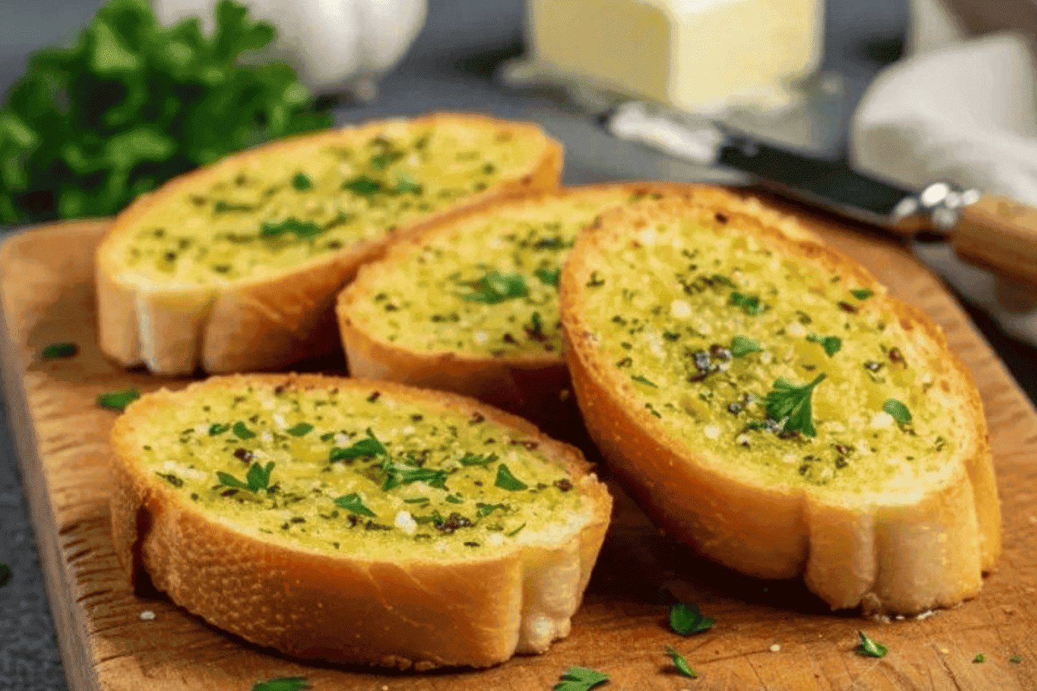 Bánh mì nướng bơ tỏi thơm giàn đáng thử