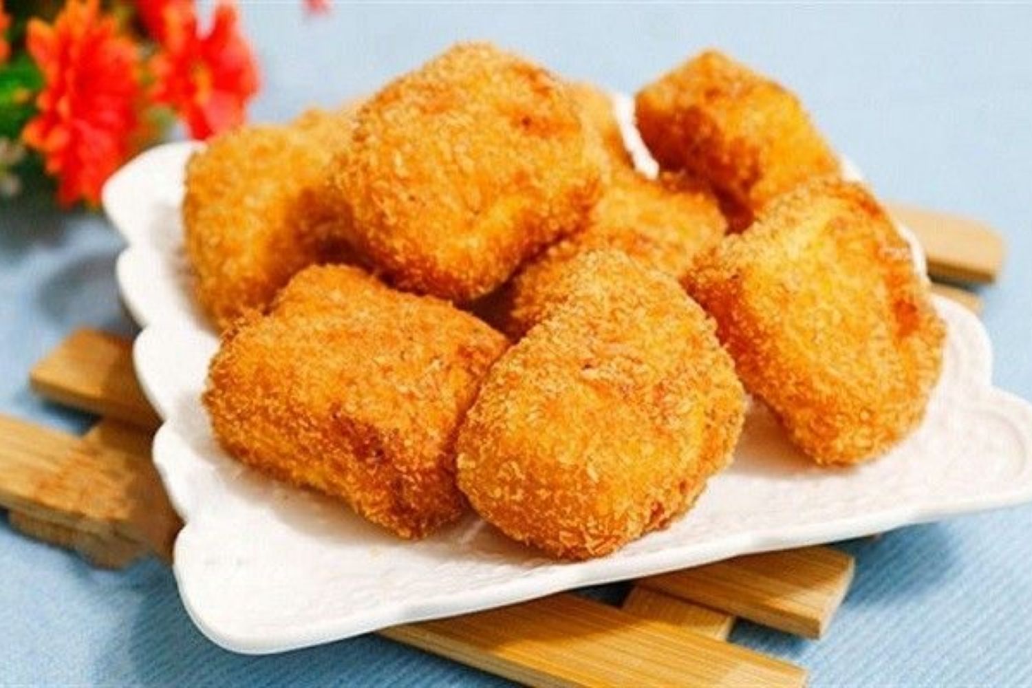 Bánh sữa chiên thơm ngon, béo ngậy
