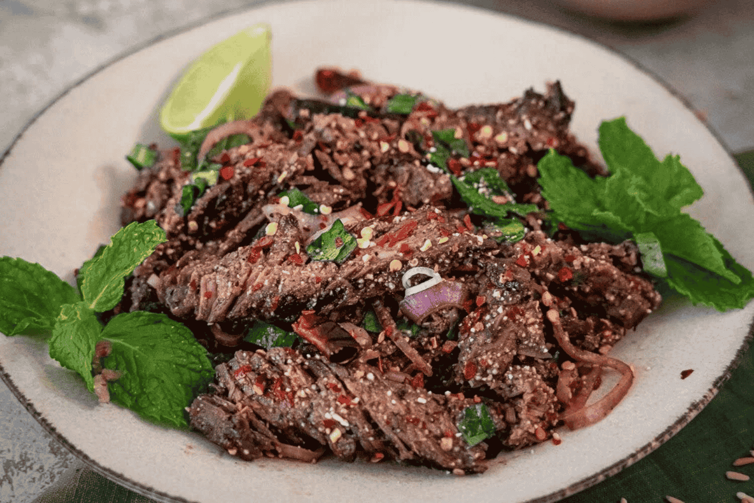 Gỏi bò bóp thấu – Món trộn chua cay, thanh mát