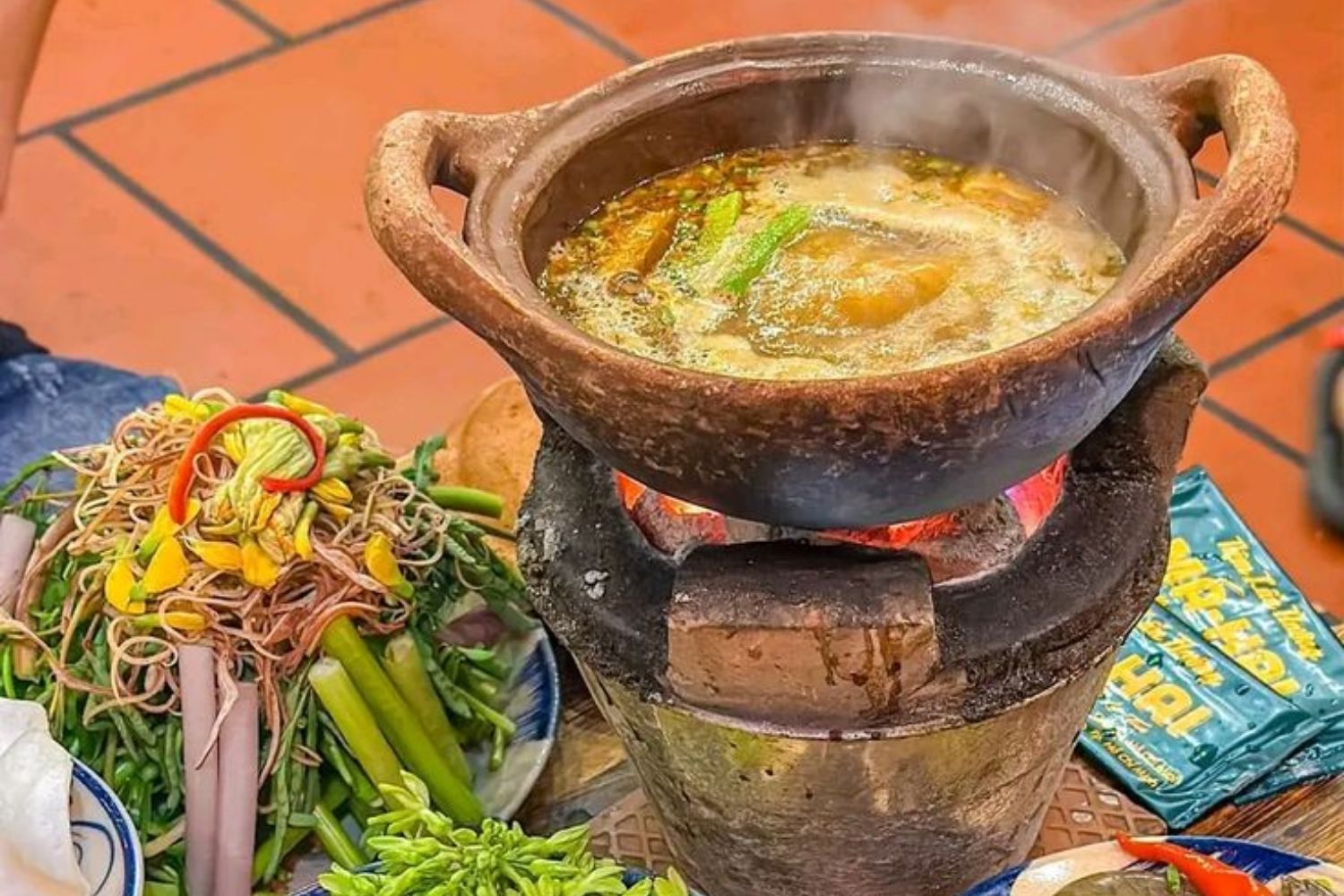 Lẩu mắm đặc trưng miền Tây