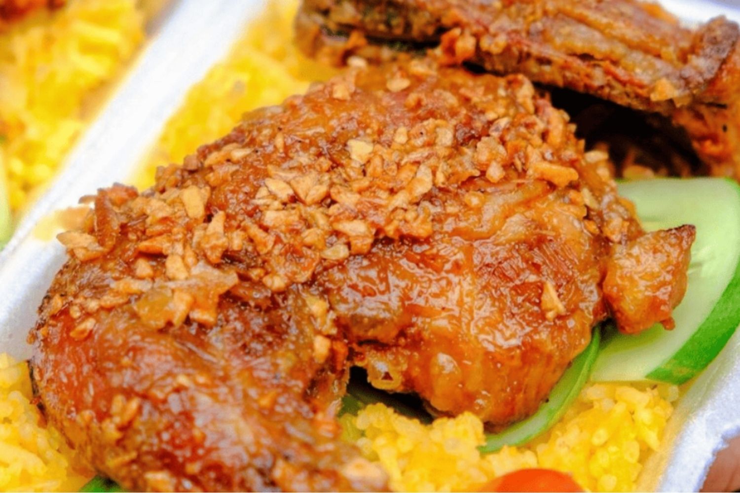 Cơm gà xối mỡ ngon
