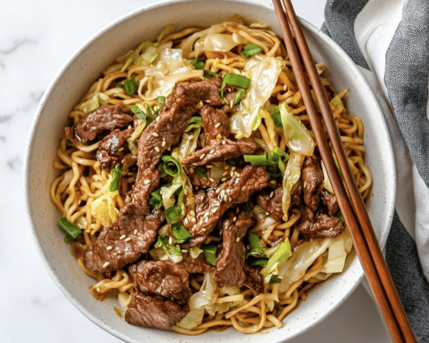 Mì xào bò thơm ngon, đậm đà vừa miệng.