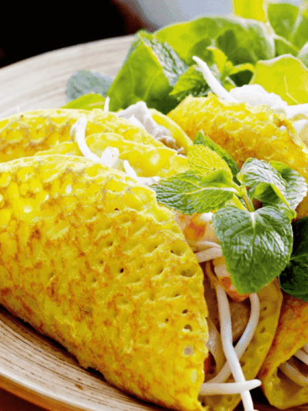 Bánh Xèo Miền Trung: Công thức pha bột giòn rụm, nhân tôm thịt đậm đà