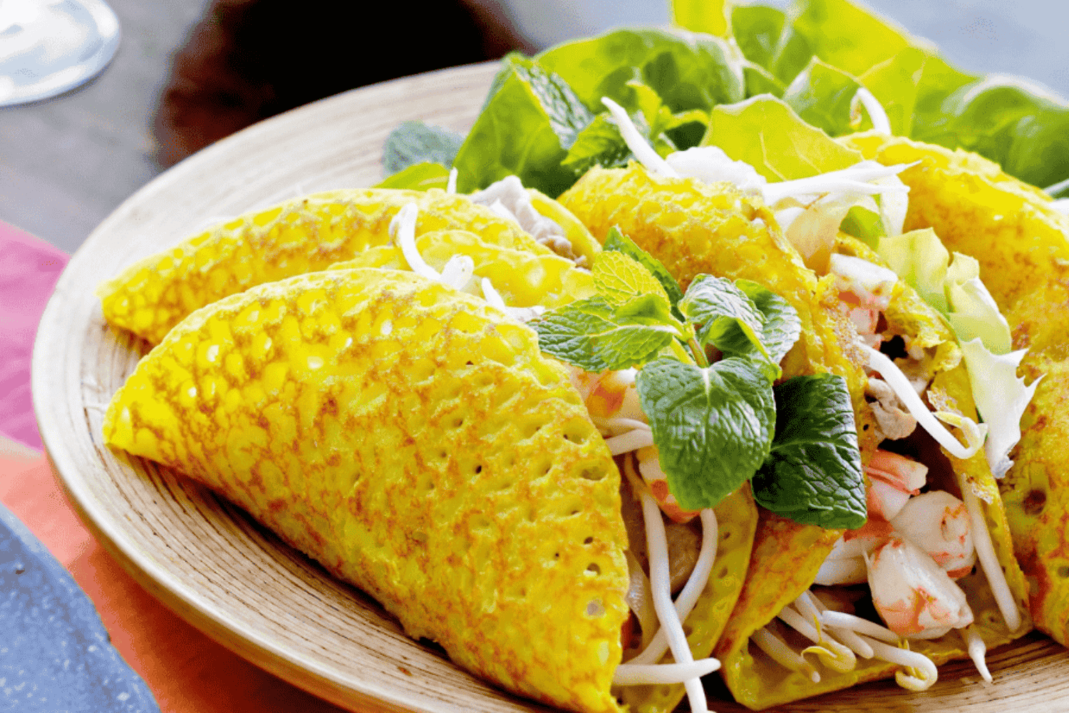 Bánh Xèo Miền Trung: Công thức pha bột giòn rụm, nhân tôm thịt đậm đà
