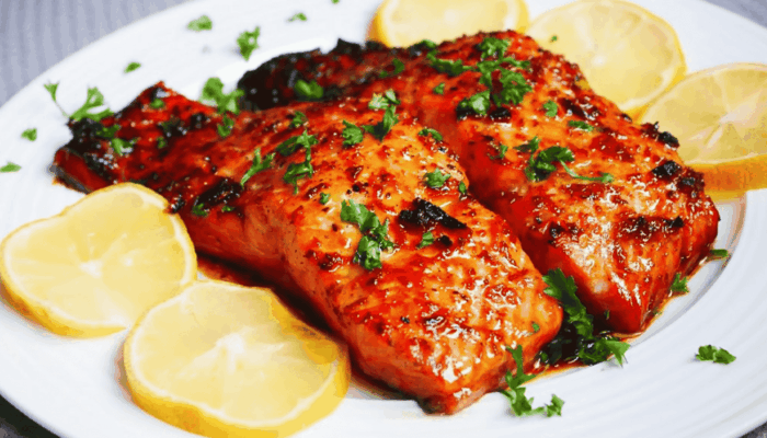 Cá hồi nướng tỏi béo ngậy