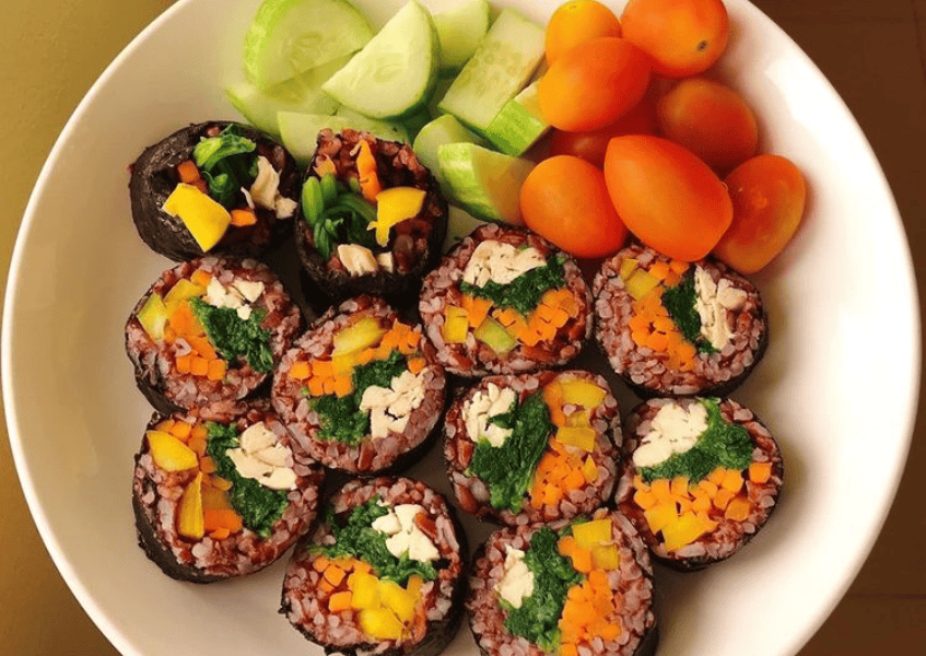 Cách làm cơm gạo lứt cuộn rong biển clean – Ăn healthy ngon chuẩn nhà hàng