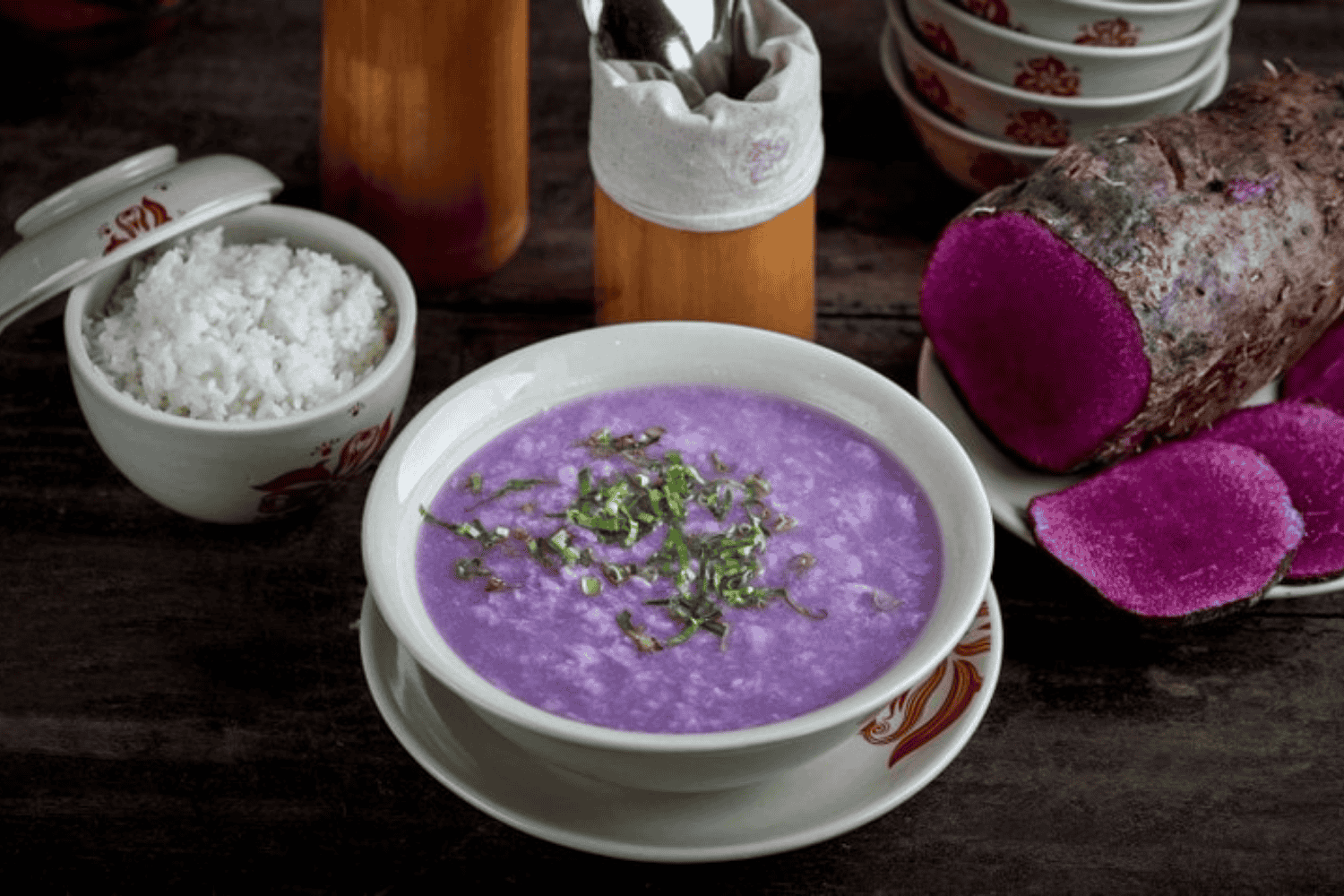 Dùng nước hầm xương hoặc nước tôm khô ngâm để tăng vị ngọt cho canh
