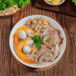 Hủ Tiếu Nam Vang: Cách nấu nước dùng ngọt thanh, đậm đà