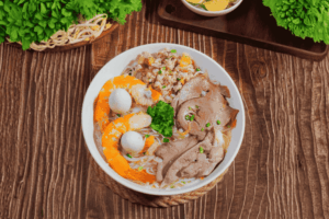 Hủ Tiếu Nam Vang: Cách nấu nước dùng ngọt thanh, đậm đà