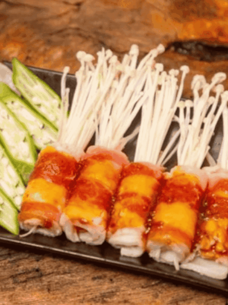 Món thịt ba chỉ bò cuộn nấm kim châm nướng