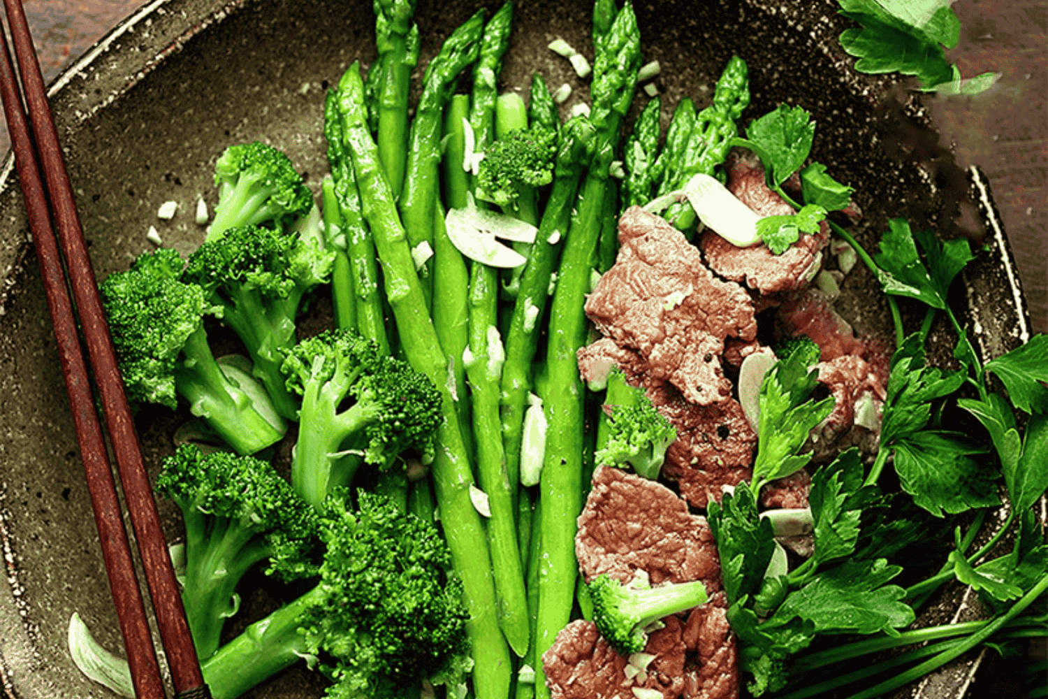 Ba chỉ bò xào măng tây thanh ngọt giàu dinh dưỡng