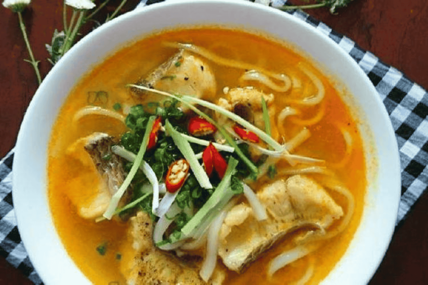 banh-canh-ca-loc-mon-ngon-moi-nha-hap-dan-dam-da
