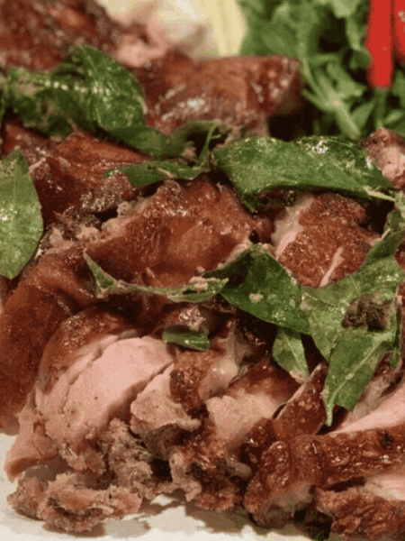 cach-lam-dui-heo-nuong-la-mac-mat-thit-mem-da-vang-ong