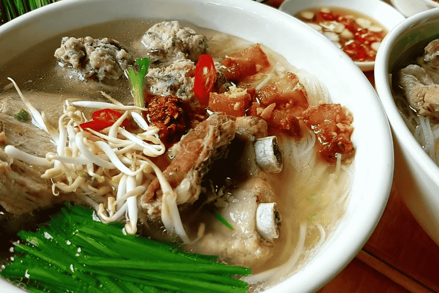 cach-nau-hu-tieu-suon-non-nuoc-dung-ngot-thanh-soi-dai-ngon