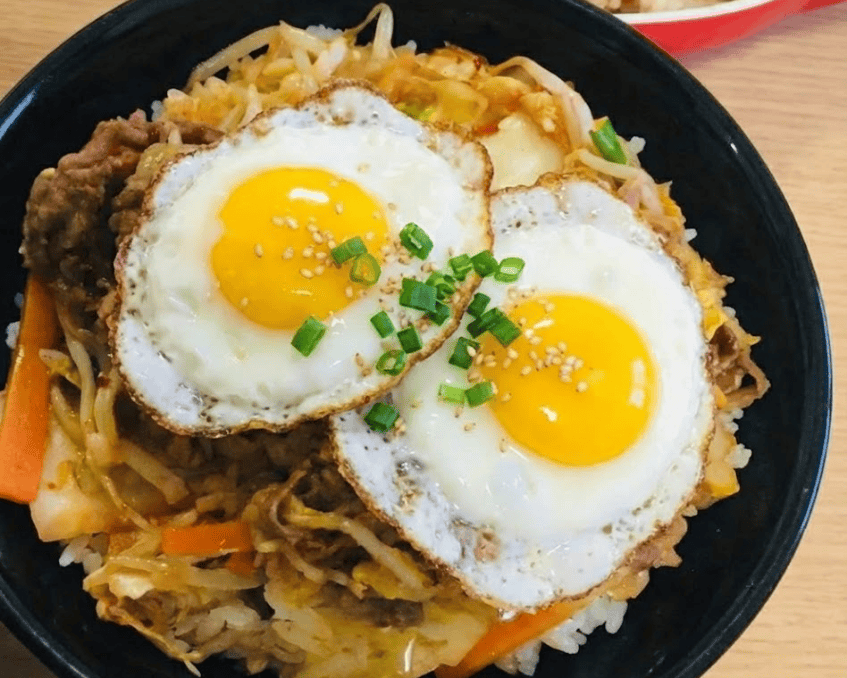 Cơm chiên ba chỉ bò kim chi đậm đà